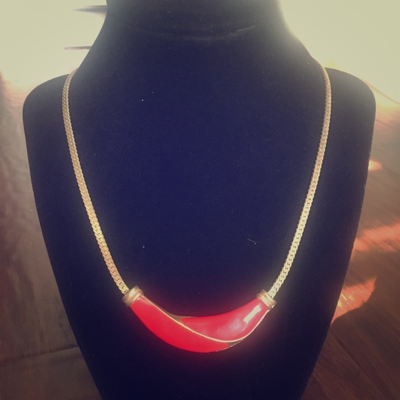 GLAM🔥Vintage Red Enamel Gold-toned Necklace - Picture 2 of 7